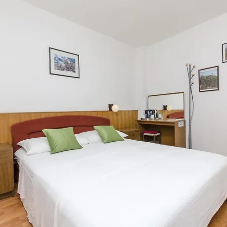 Guest house And Bla?enka S.